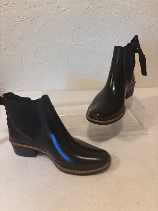 Bernardo Shoes - Bernardo Black Chelsea Ankle Boots lace back detail. Size 6